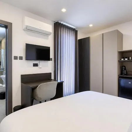 Stunning Modern Penthouse With Large Terrace